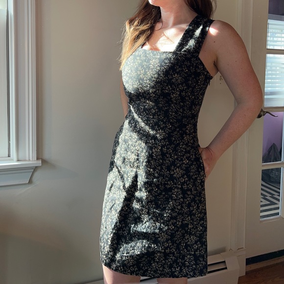 Gap Petite 100% Linen Fitted Dress in a Black Print.. With Pockets!! - Picture 3 of 11